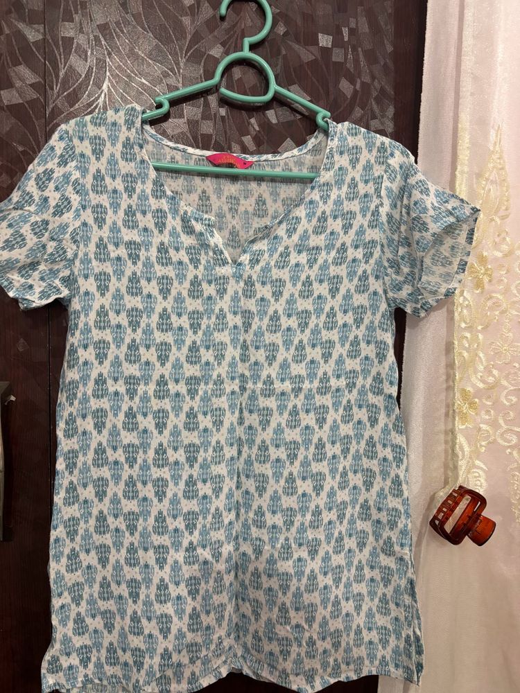 Blue &amp; White Print V-Neck Top Kurta
