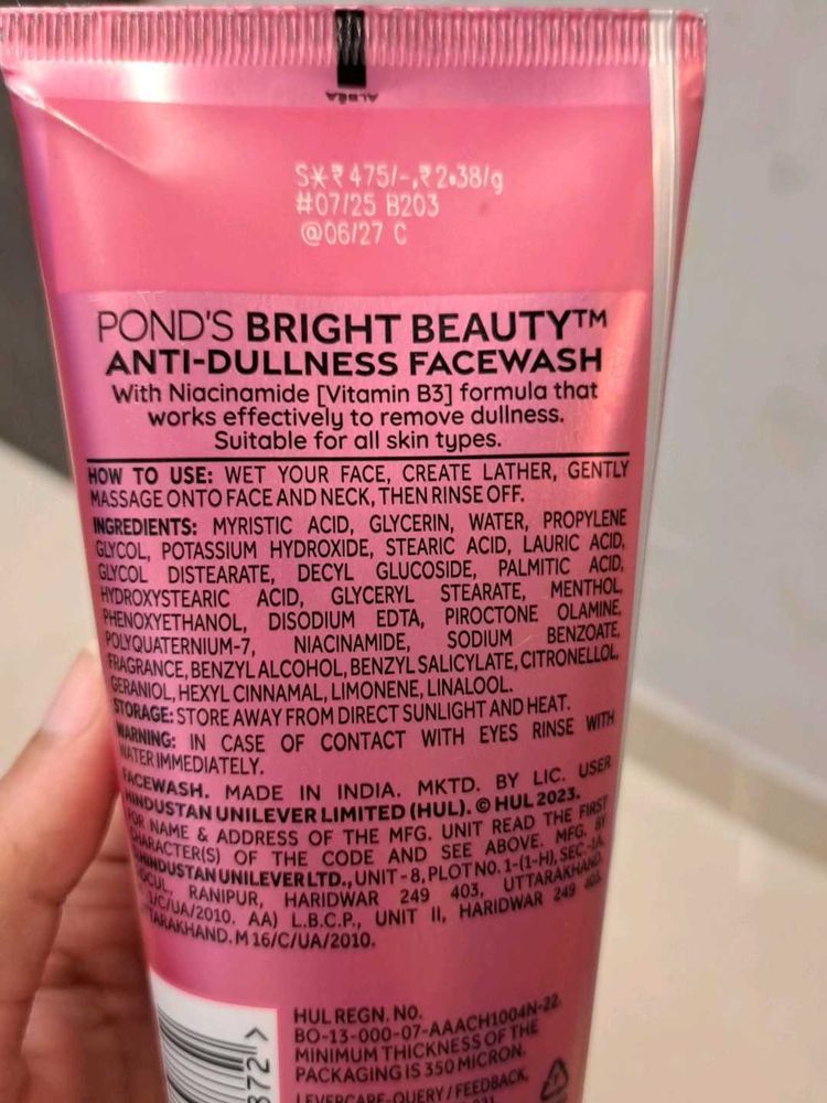 Pond&#39;s Bright Beauty Anti-Dullness Facewash