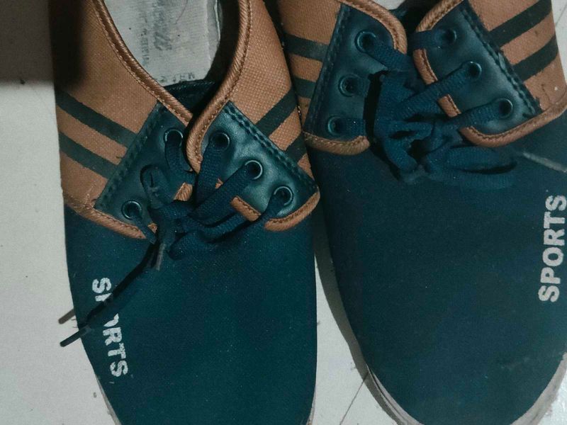 Sports Shoes
