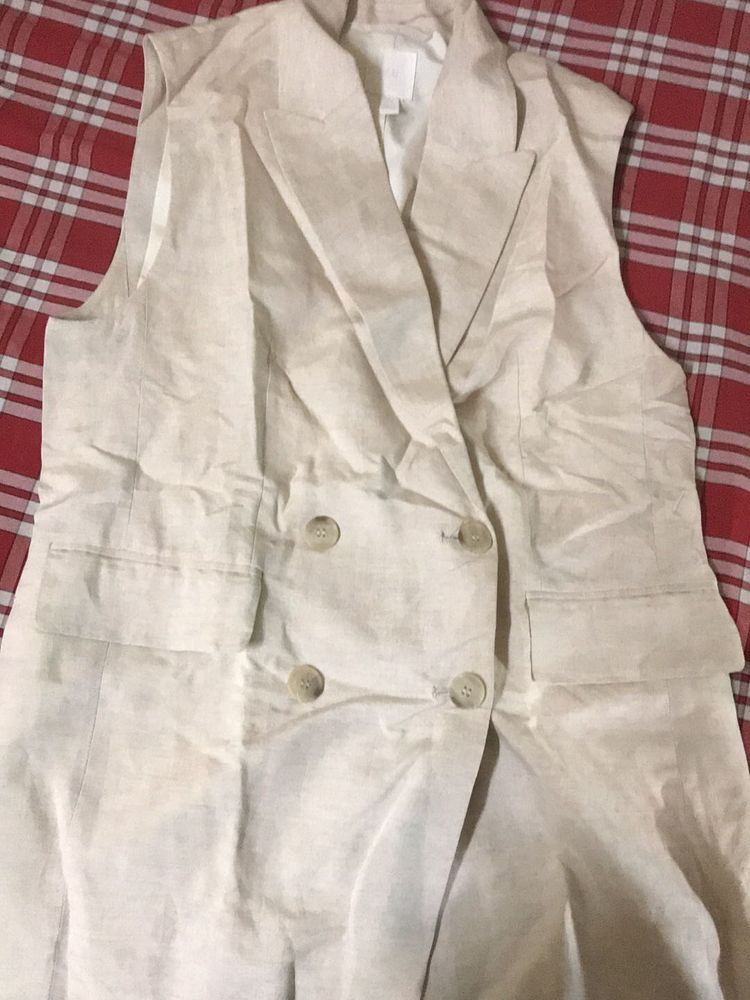 H&amp;M Sleeveless Linen Blend Vest