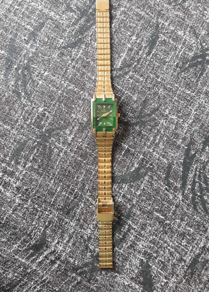 VINTAGE GOLD WATCH