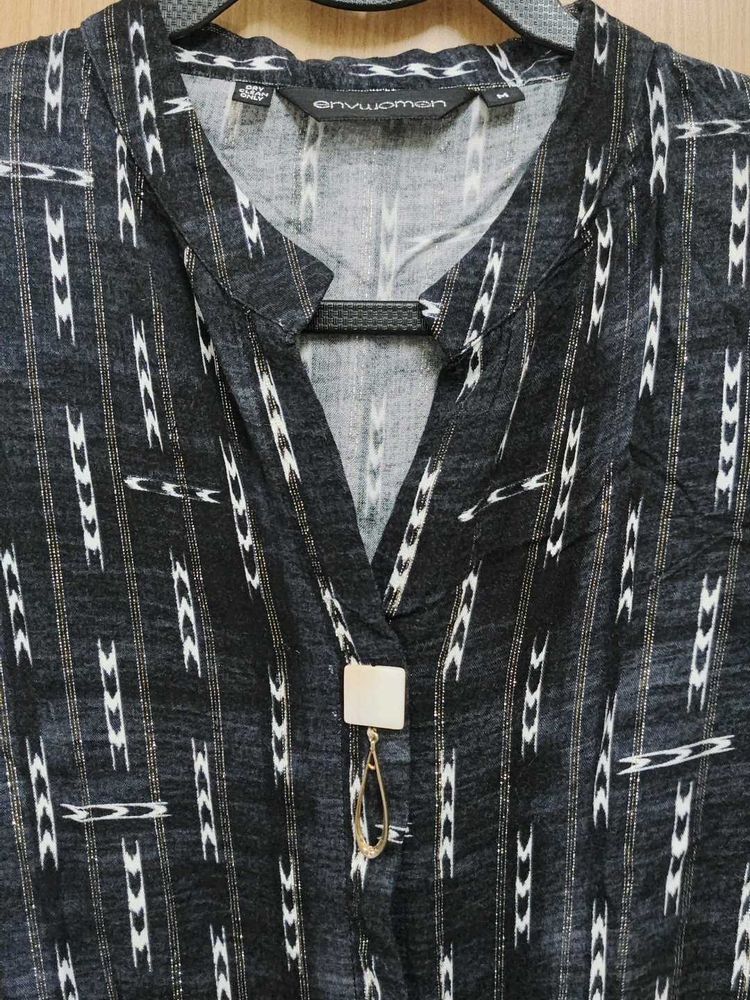 Envy Women Black Patterned Blouse - Size M