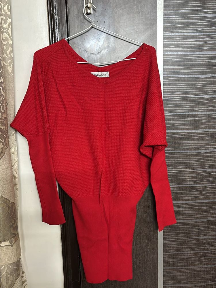 LONG RED SWEATER