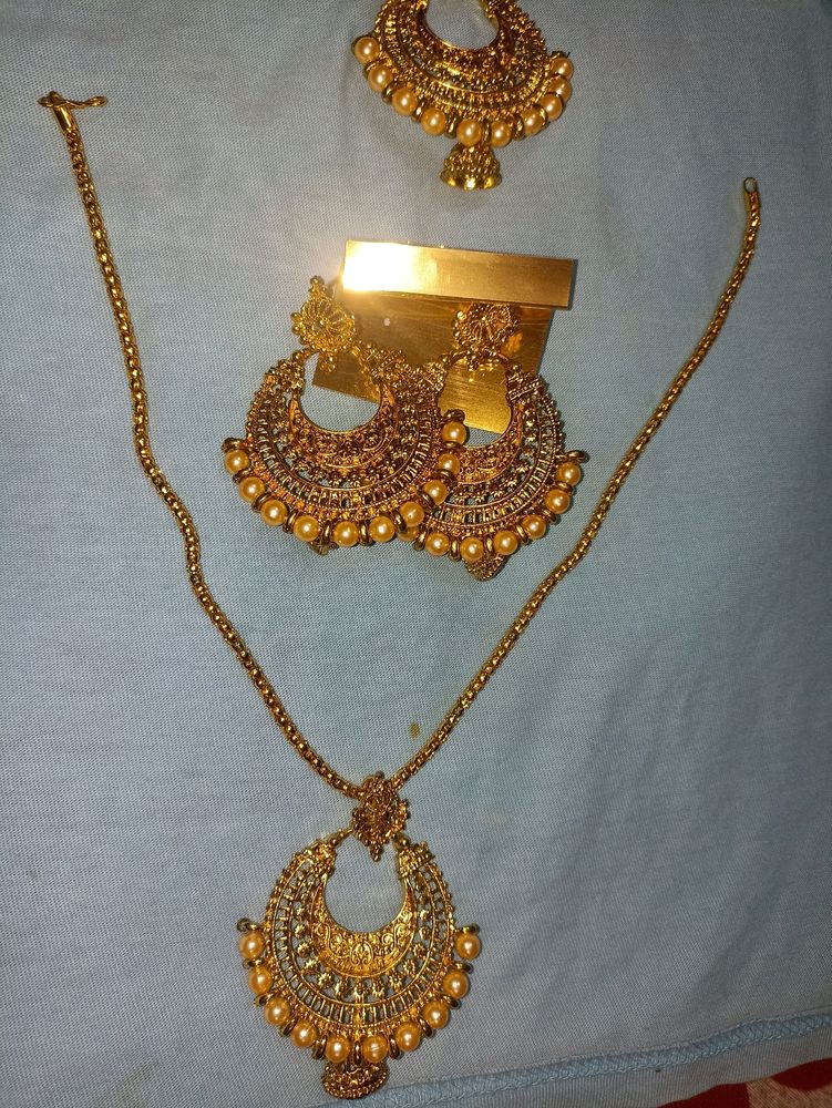 Brand New Pearl Jodha Akbar Jwellery Set With Earrings And Mang Teeka