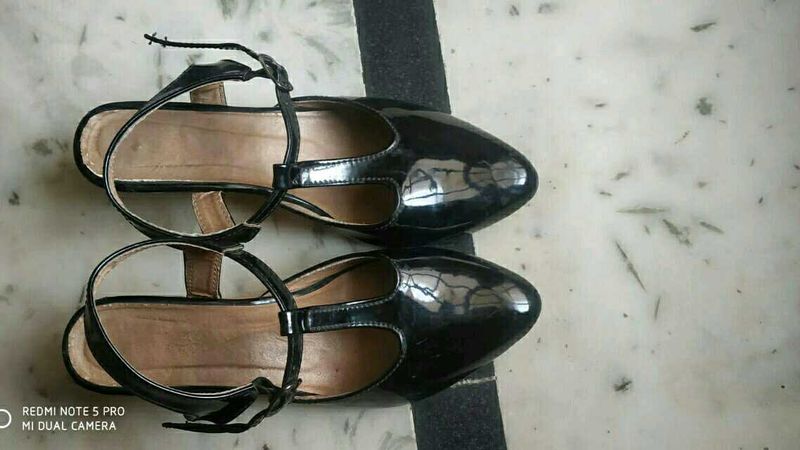 Women black sandal