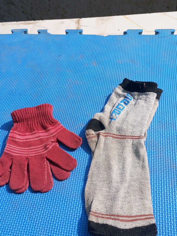 Gloves and Sock Set