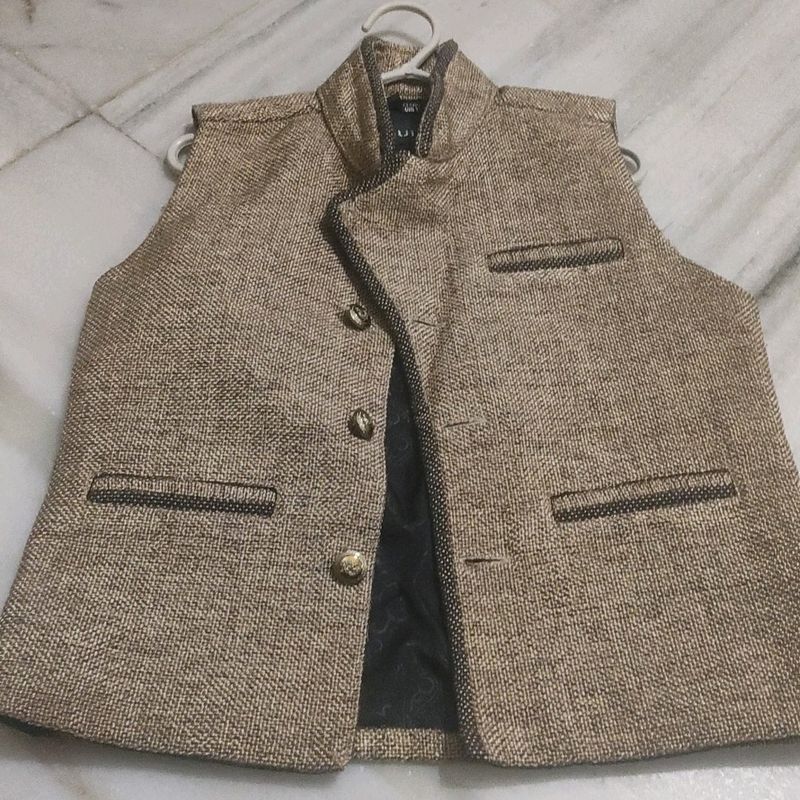 Black color coat with pant ... party wear...sell on cash ...(1-3 year age)
