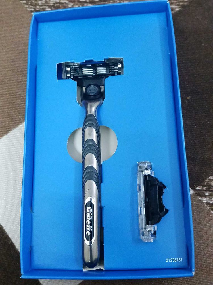 Gillette Razor with Cartridge