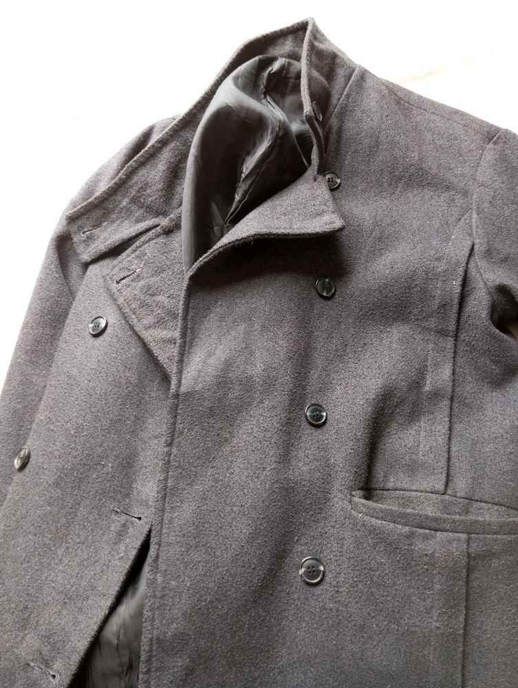 MEN COAT. MEDIUM SIZE