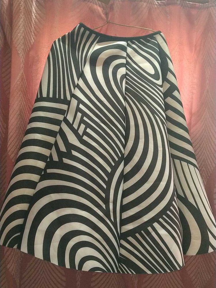 Black &amp; White Optical Illusion Skirt