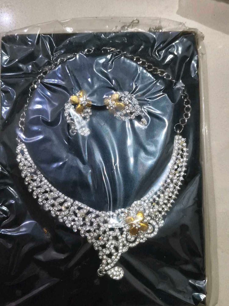 Elegant Rhinestone Necklace &amp; Earring Set