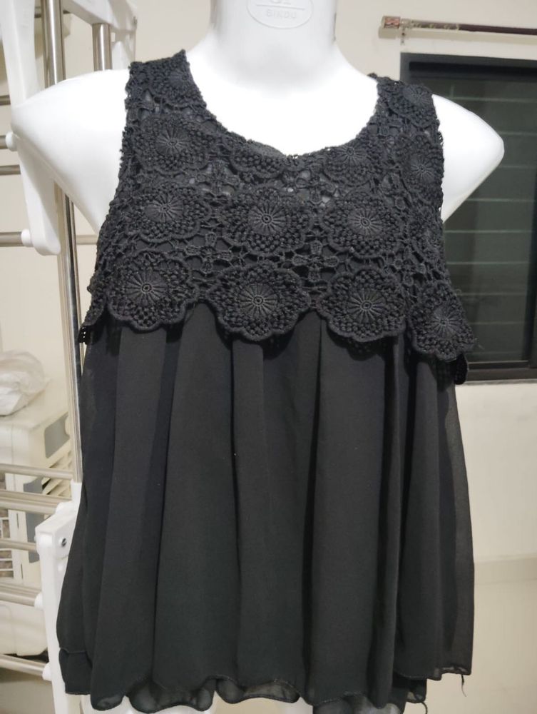 Crochet Detail Black Tank Top