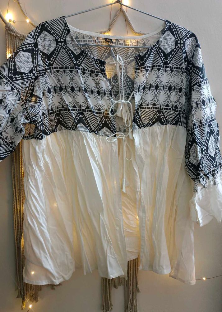 Black And White Printed A-Line Shrug Free Size