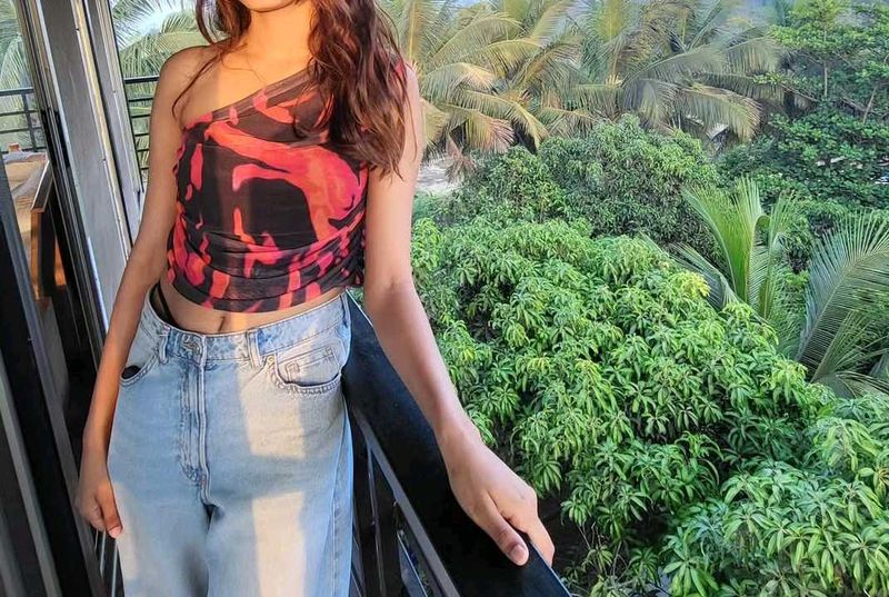one shoulder crop top