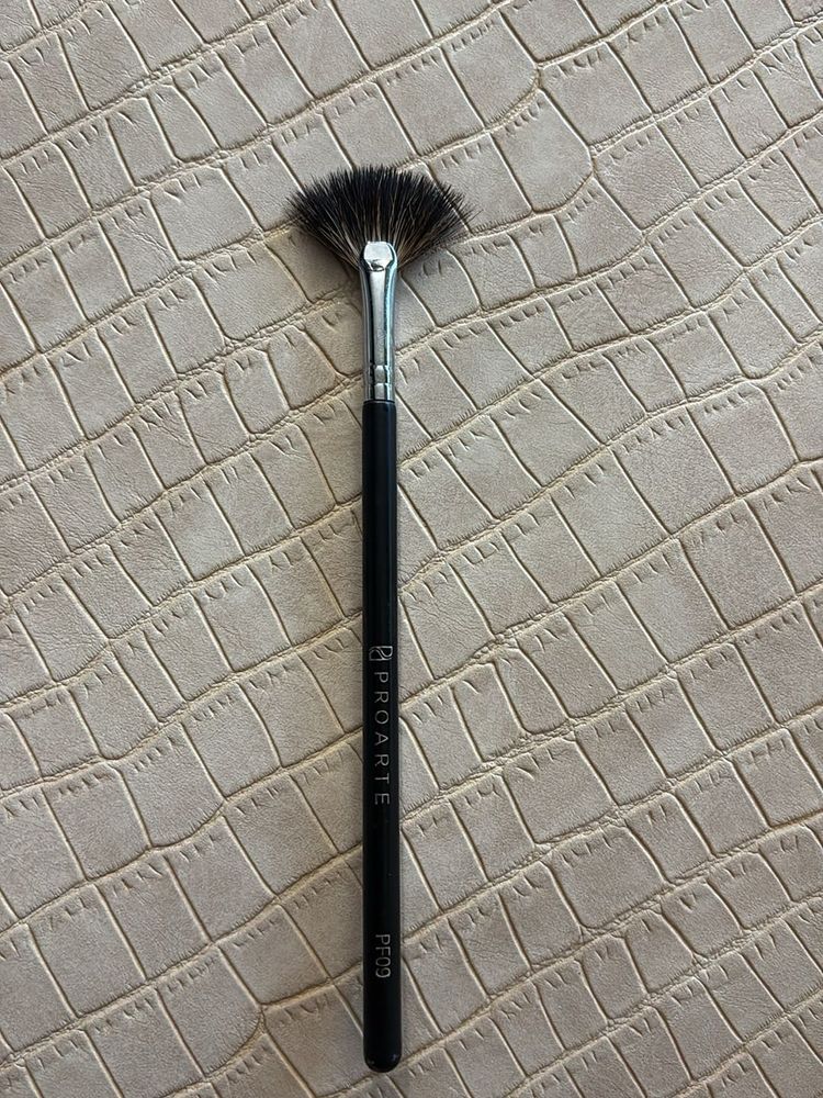 Proarte Fan Brush PF03