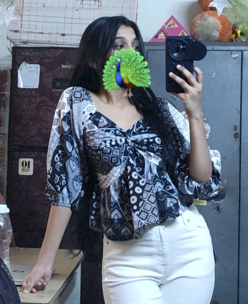 Women Motif Printed Sweetheart Neck Top