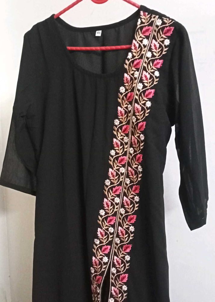 Black Kurta Set With Pink Embroidery &amp; Front Slit