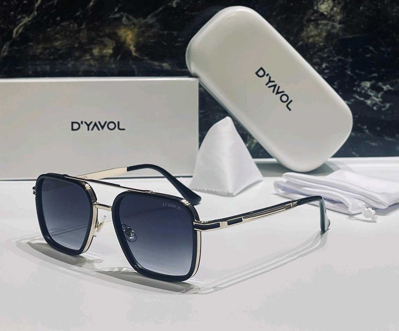 D'YAVOL Square Sunglasses