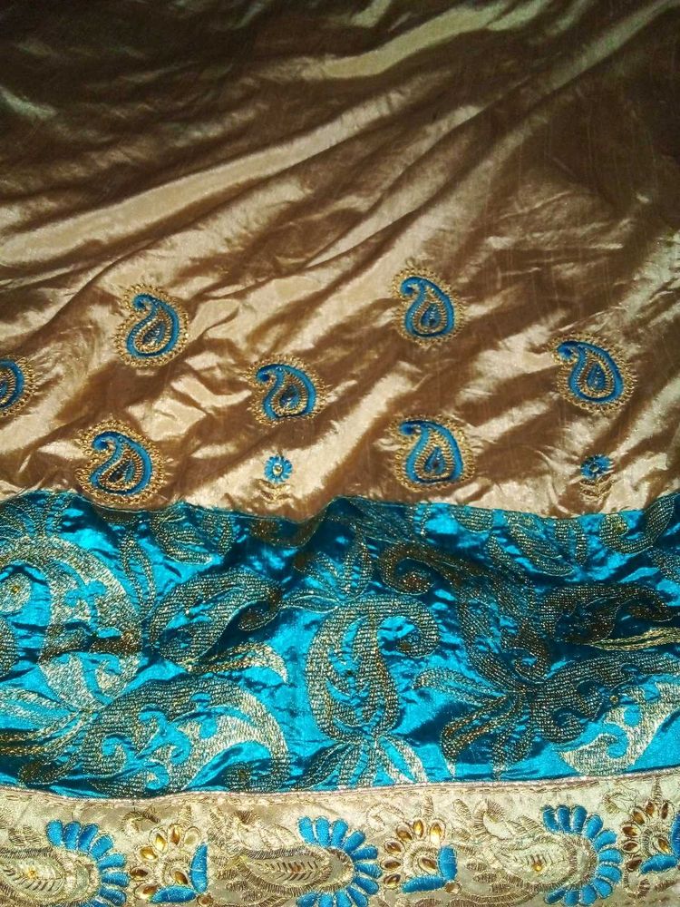 Womens Silk Heavy Saree With Unstiched Blouse.