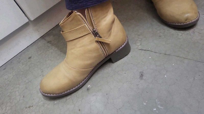 Elegant booties for girls