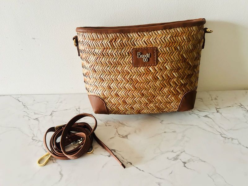 Baggit Women Sling Bag For Beach