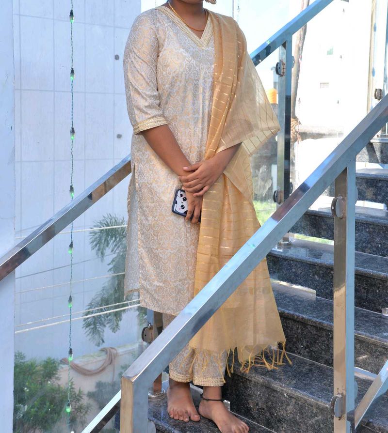 Beautiful stunning white kurtha set