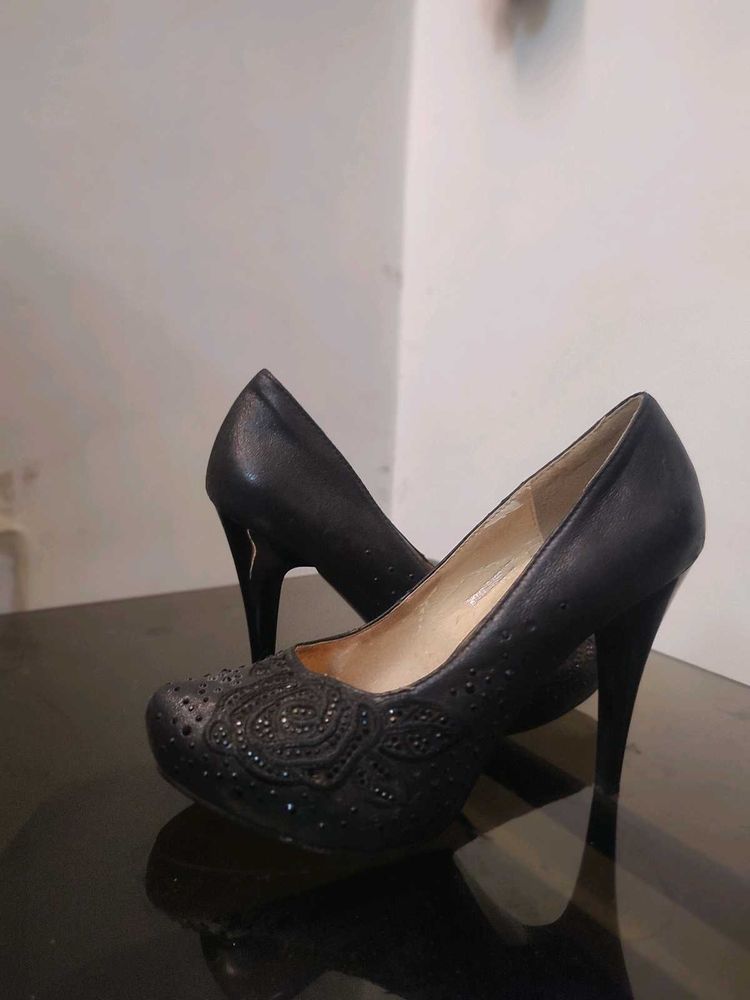 vintage rose embroidered emerald Goth pencil heel