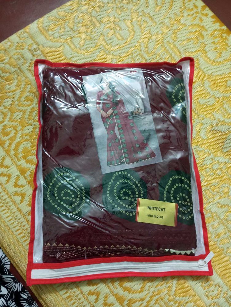 Maroon &amp; Green Bandhani Saree