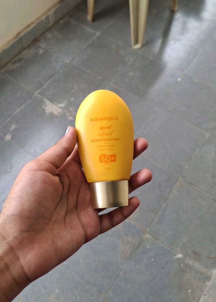 Aqualogica Glow+ Tinted Sunscreen SPF 50+