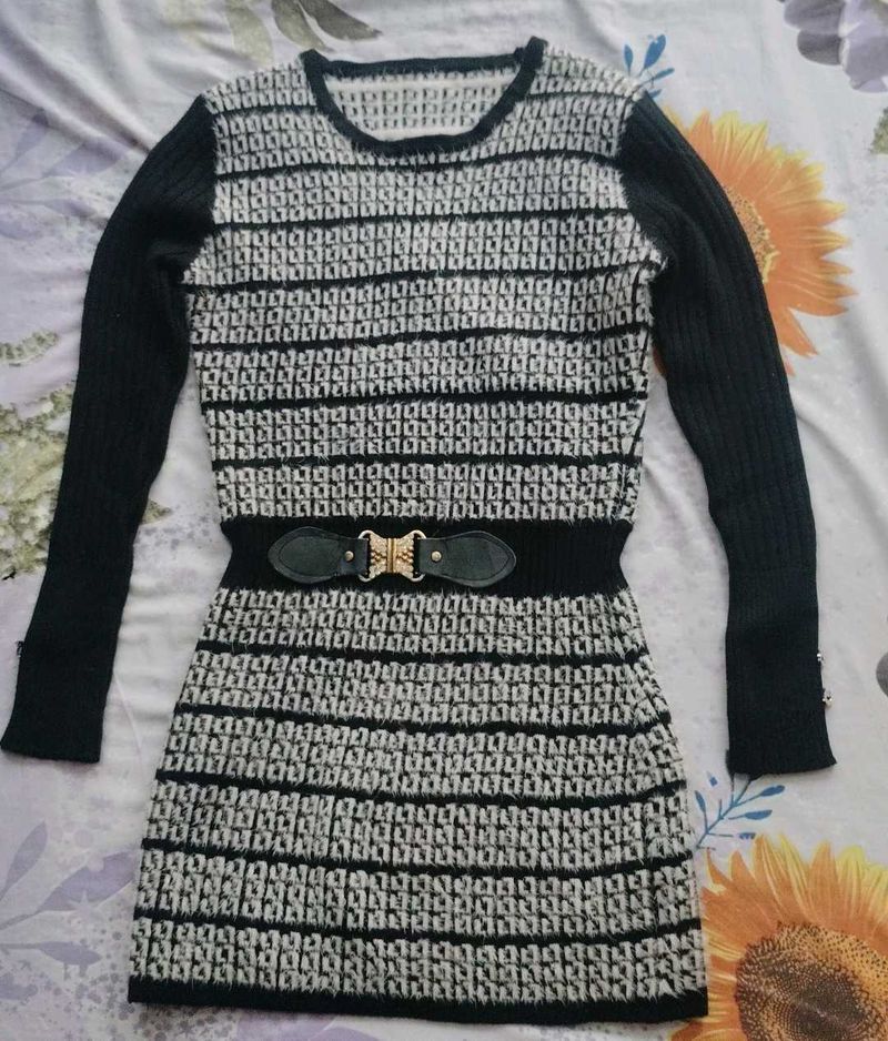 Chic Black &amp; White Knit Dress