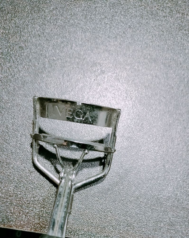 Vega Eyelash Curler