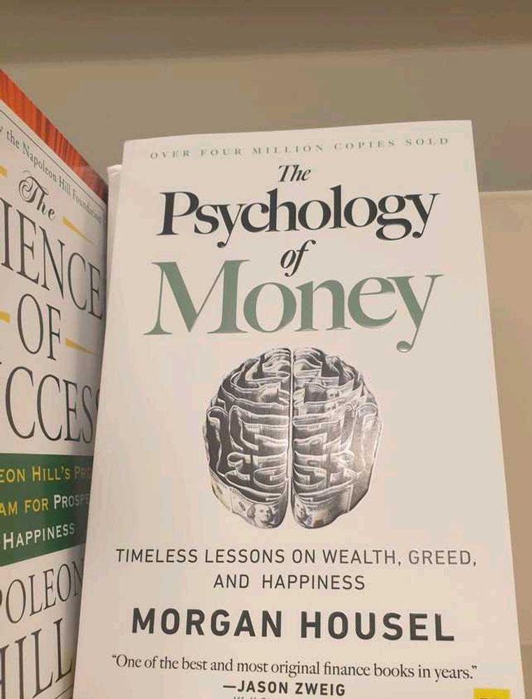 Set of 4 books 📚🤑😍