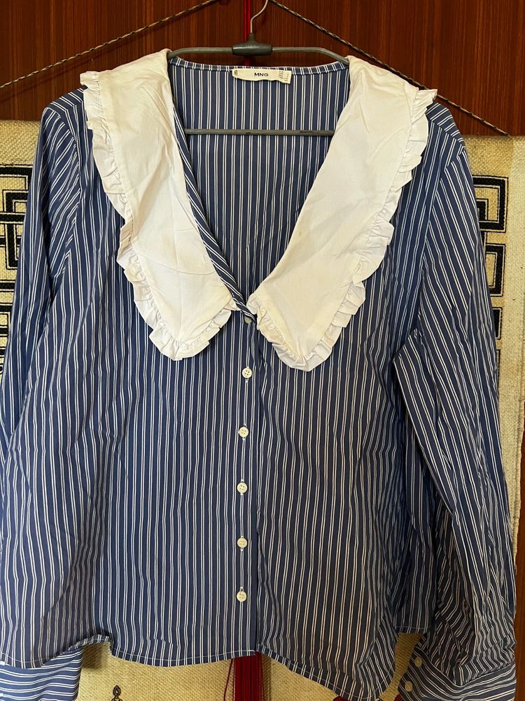 Short Pin Striped Ruffle Collar Top