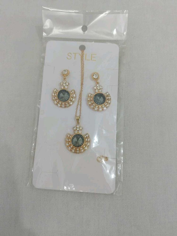 Imported STYLE necklace