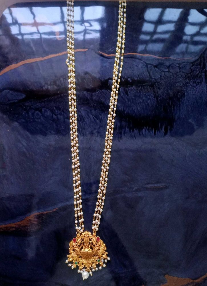 Elegant Gold-Tone Necklace