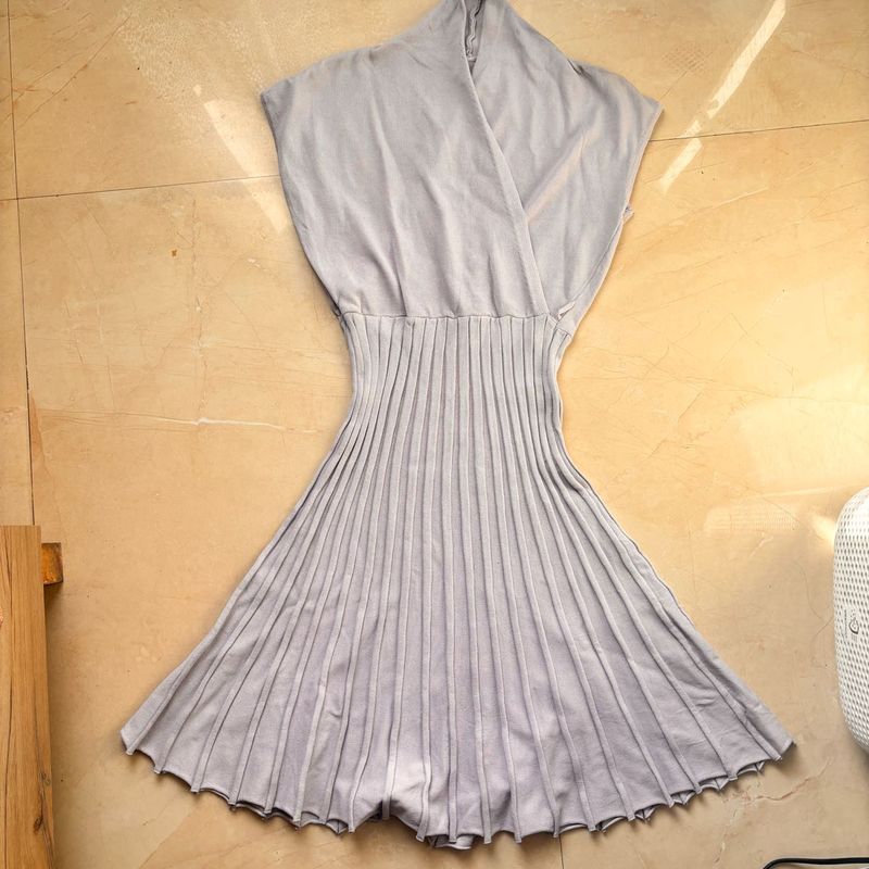Elegant Gray Pleated Dress