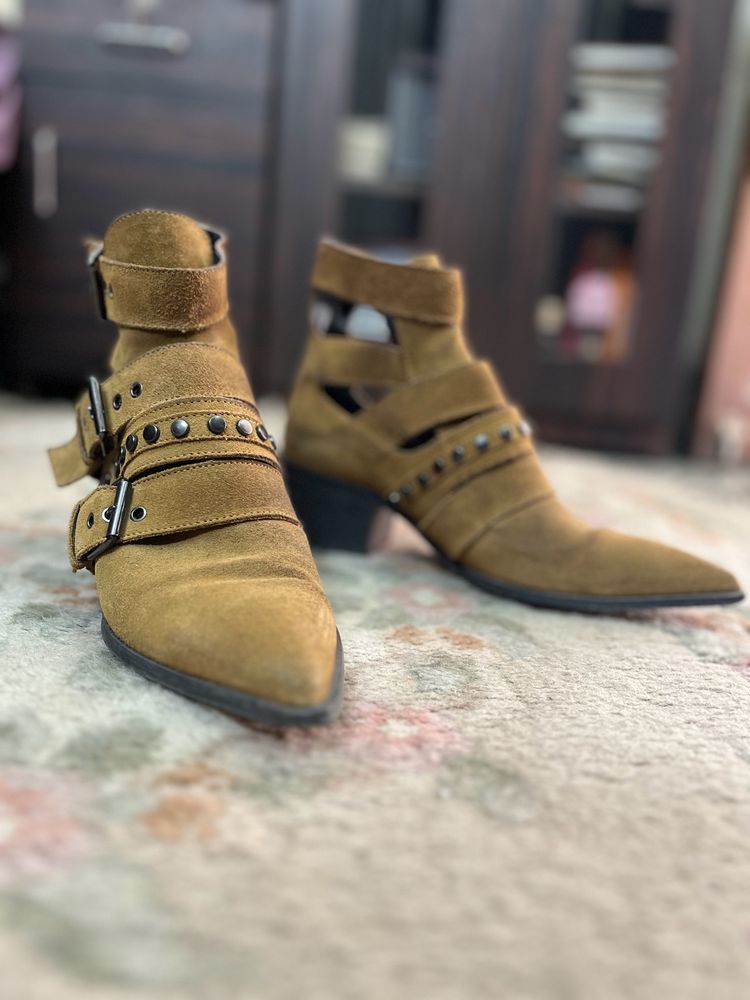 Zara - Tan Suede Boots