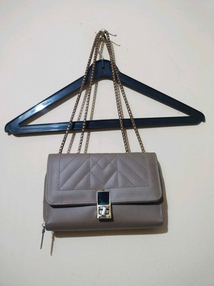 Chain Strap Shoulder Bag