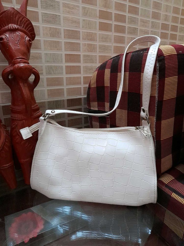 White Sling Bag 🤍