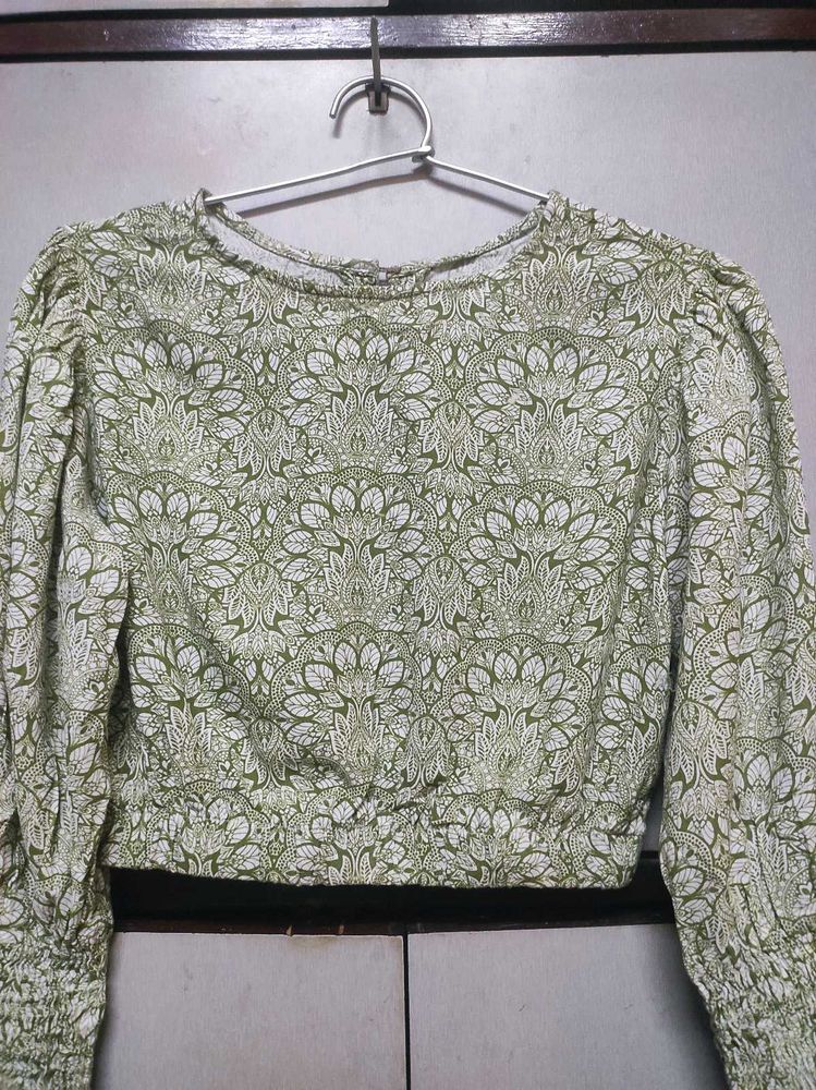 Full Sleeves Crop Top