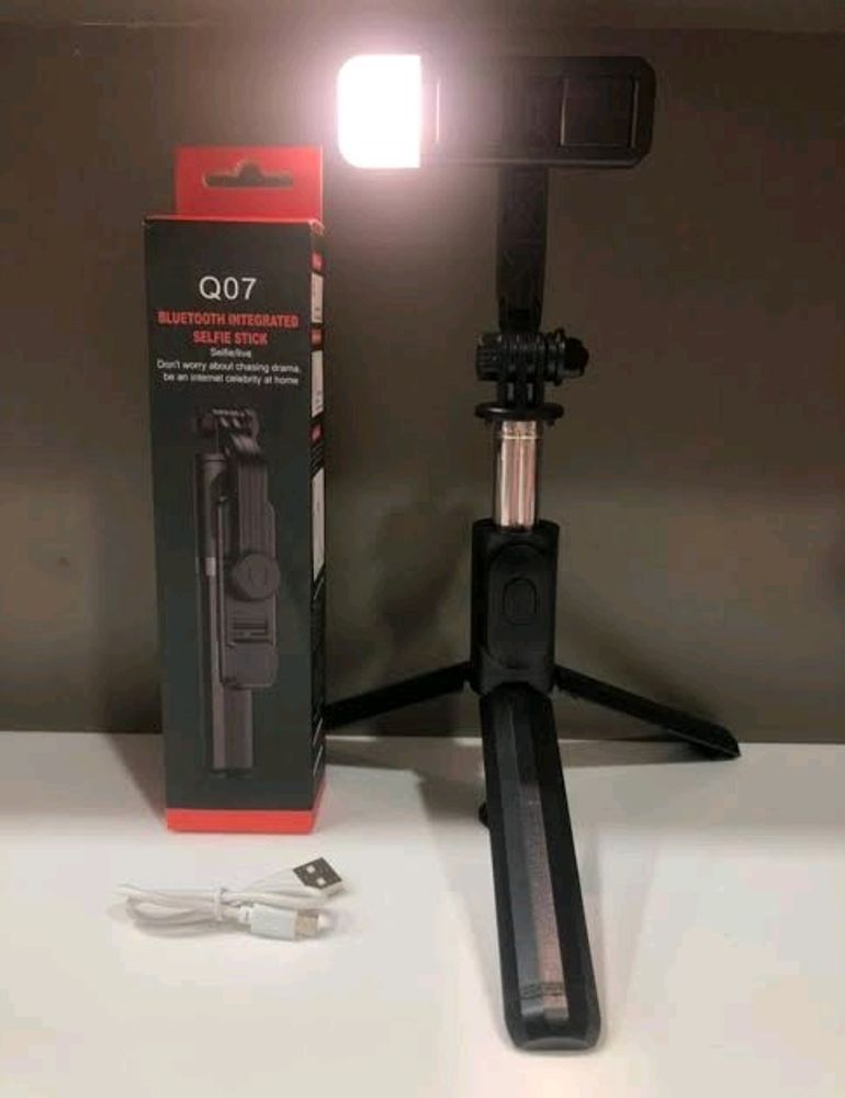 Selfie stick with light(New seal packed)
