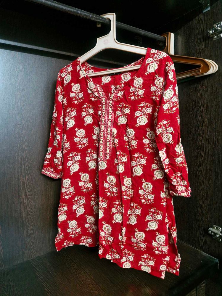 Red Kurti