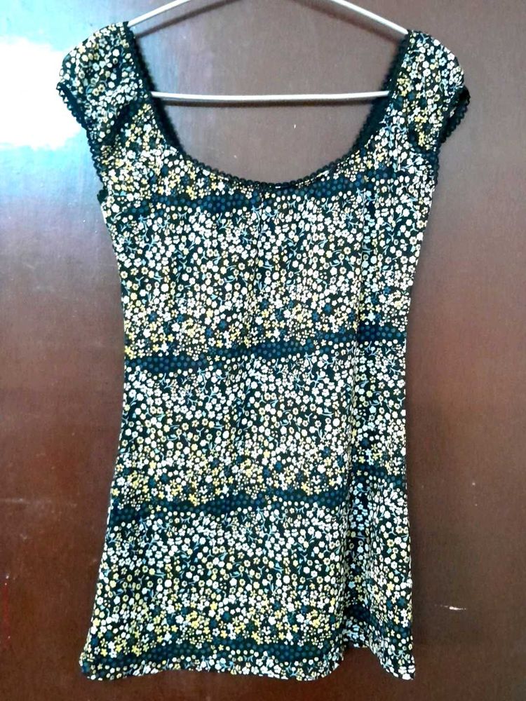 Sleeveless Black N Yellow Top
