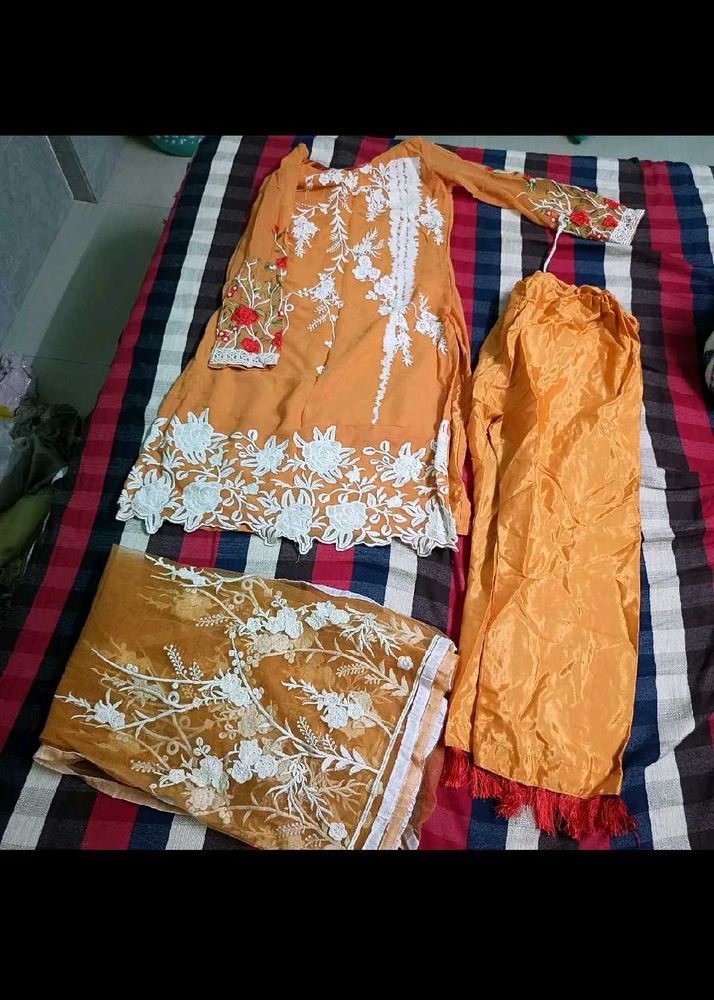 Pakistani Style Suit Set