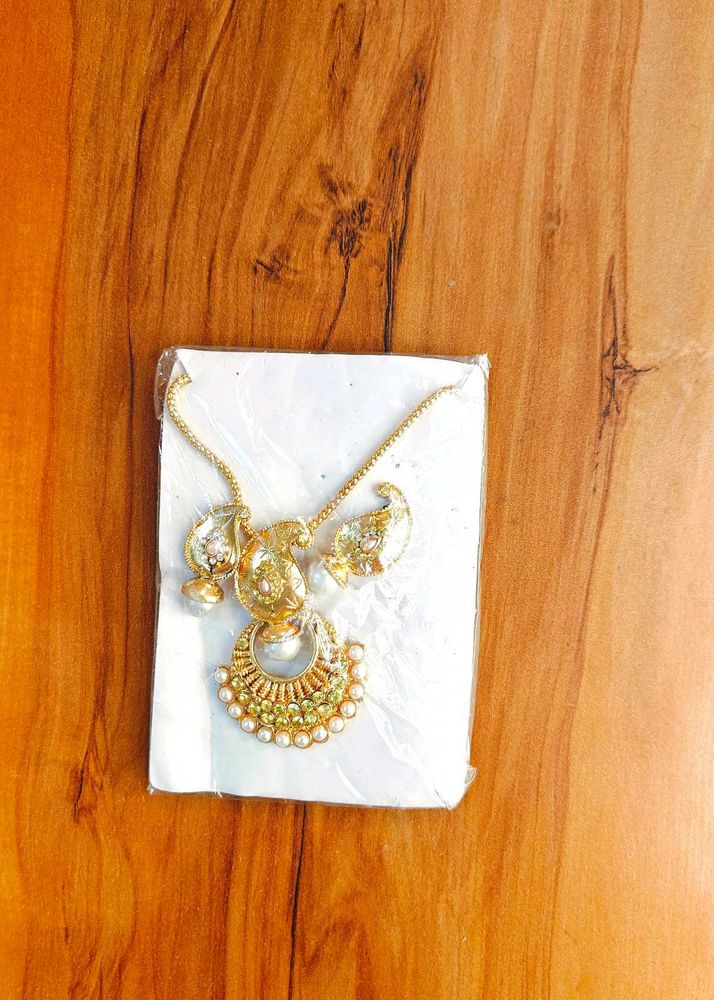 Brand New Artificial Stone Studded Jewellery Set.