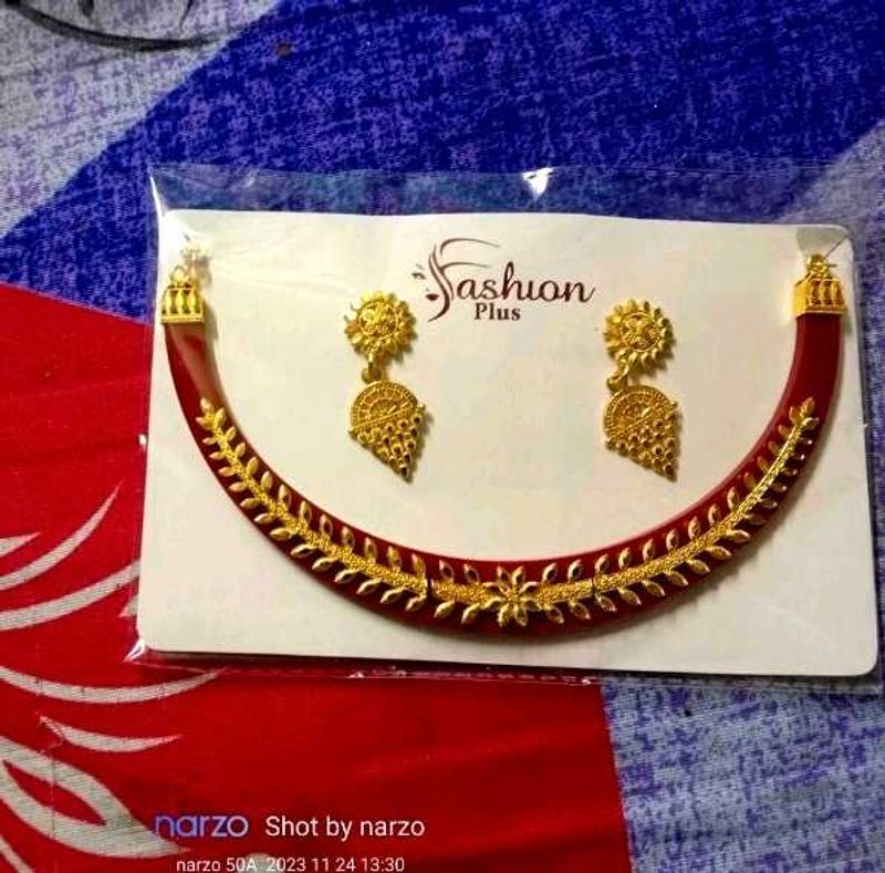 Women&#39;s Red Pola Necklace
