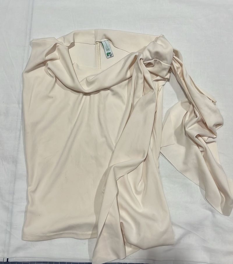 Asymmetric top with knot