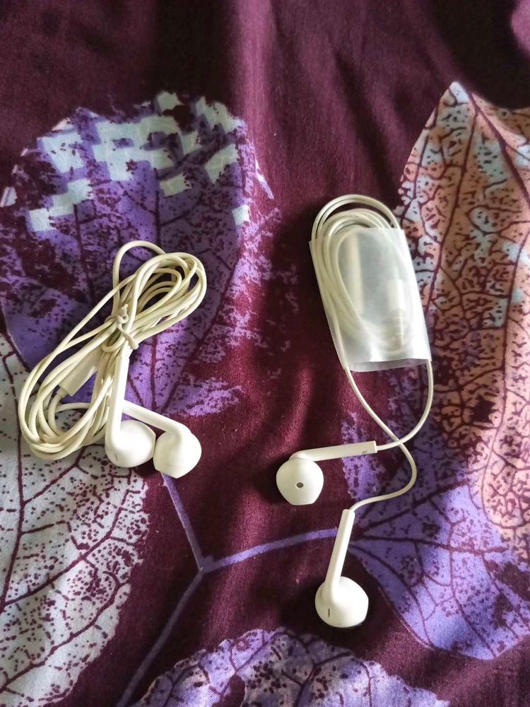 2 sets of combo White Earphones