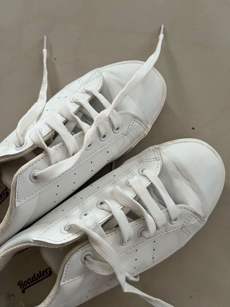 White Sneakers 👟