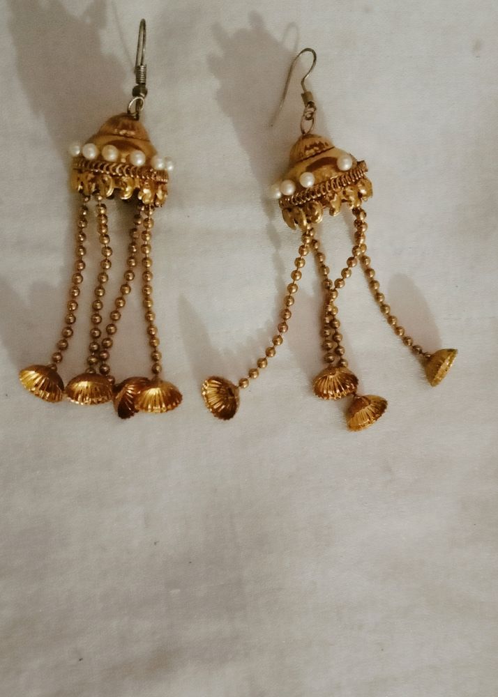 Earings..Jhumka Gold Coloured And Free Small Girls Bracelet